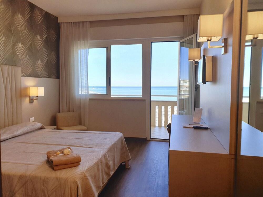 Hotel Benini Milano Marittima Esterno foto