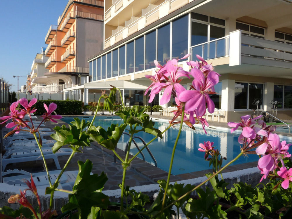 Hotel Benini Milano Marittima Esterno foto