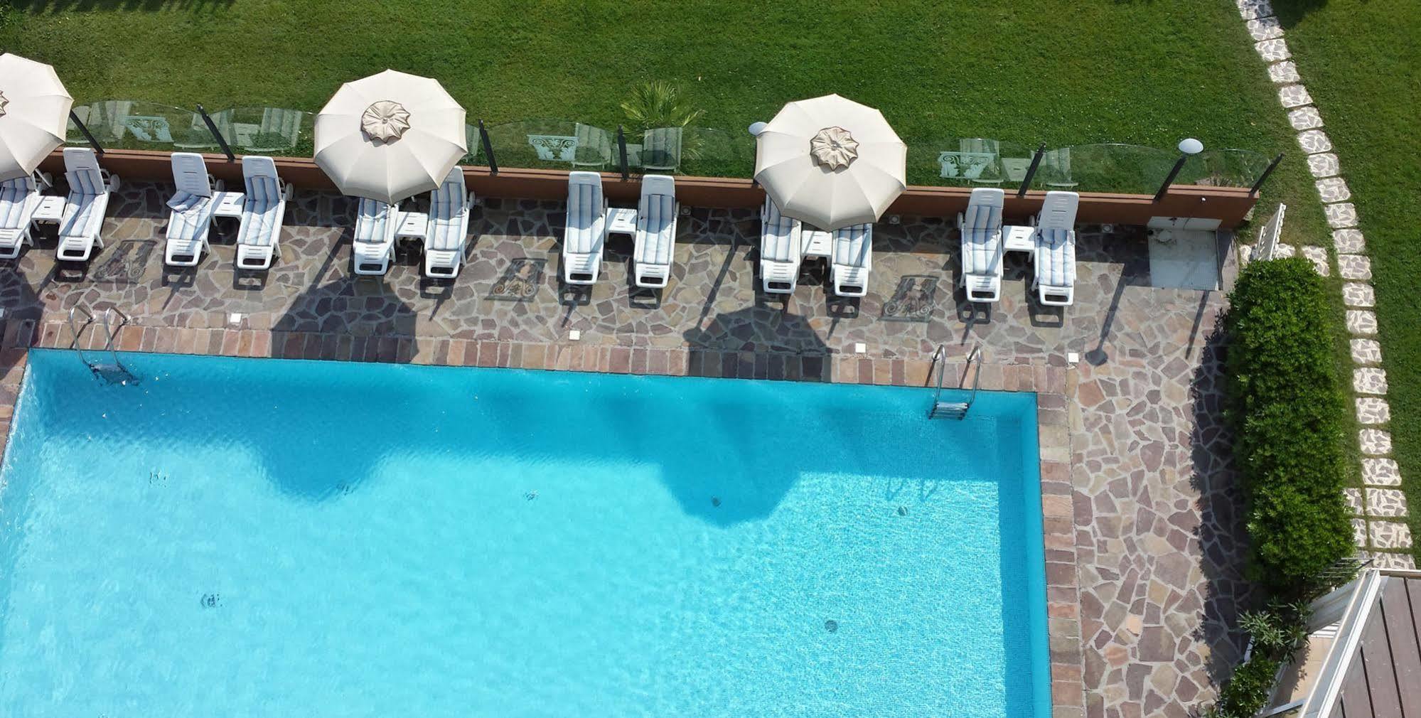 Hotel Benini Milano Marittima Esterno foto