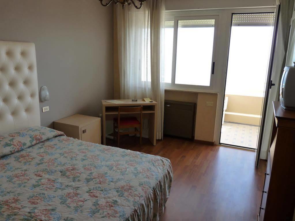 Hotel Benini Milano Marittima Esterno foto