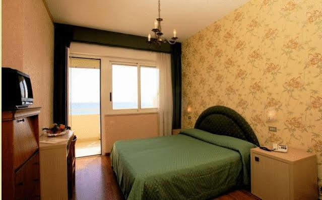 Hotel Benini Milano Marittima Esterno foto